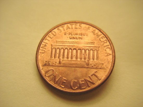 2000-Lincoln-Memorial-Cent-Stuck-Through-Cloth?